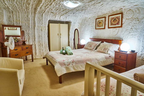 Underground Bed & Breakfast - Tourism Noosa 2