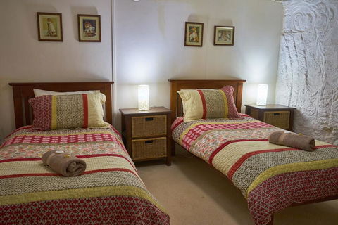 Underground Bed & Breakfast - Tourism Noosa 3