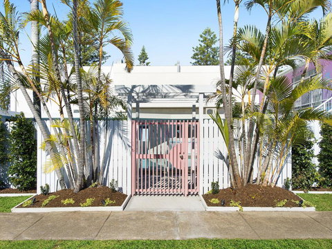 Ventura Beach Motel 2 Bedroom Poolside - Tourism Noosa 3