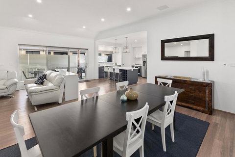 Vasse Manor - Tourism Noosa 0