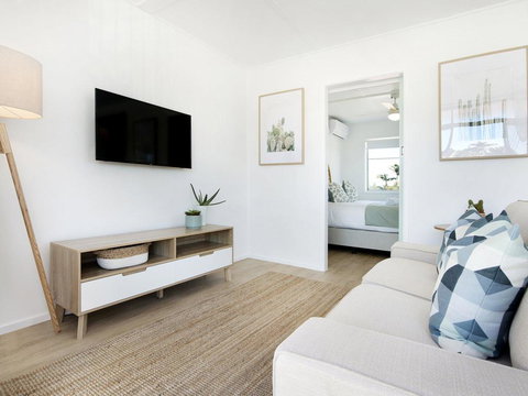 Ventura Beach Motel - 1 Bedroom - Tourism Noosa 0