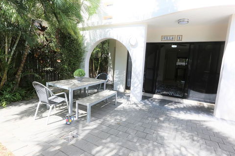 Villa Via Veneto - Tourism Noosa 1