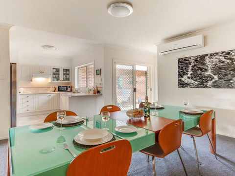 Walling-Clifton Gardens - Backing Onto Golf Course - Tourism Noosa 3