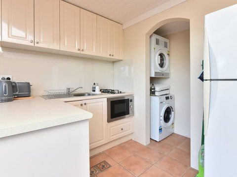 Wangi Waterfront Delight 1bdr Studio - Tourism Noosa 3