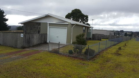 Waratah Falls Holiday Unit - Tourism Noosa 3