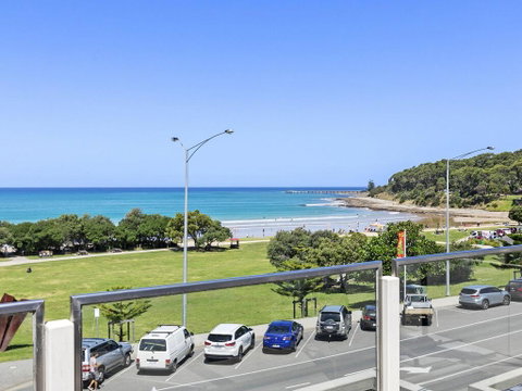 WATERFRONT SEVEN - In The Heart Of Lorne - Tourism Noosa 2