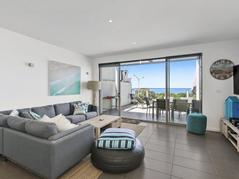 WATERFRONT SEVEN - In The Heart Of Lorne - Tourism Noosa 0