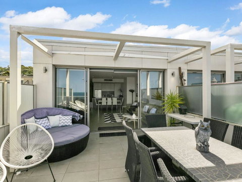 WATERFRONT THREE- In The Heart Of Lorne - Tourism Noosa 1