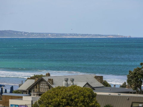 WATERFRONT THREE- In The Heart Of Lorne - Tourism Noosa 3