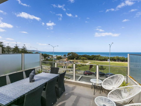 WATERFRONT THREE- In The Heart Of Lorne - Tourism Noosa 0