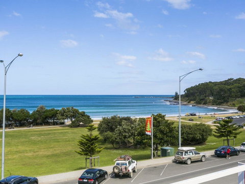 WATERFRONT THREE- In The Heart Of Lorne - Tourism Noosa 2