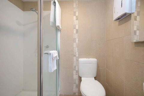 Plummers Mill - Central Townhouse - Tourism Noosa 9