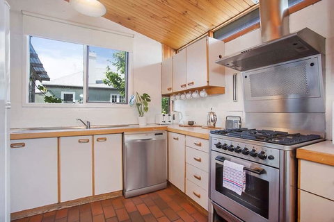 Plummers Mill - Central Townhouse - Tourism Noosa 2