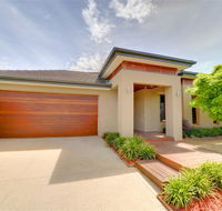 Newington Lakehouse - Tourism Noosa