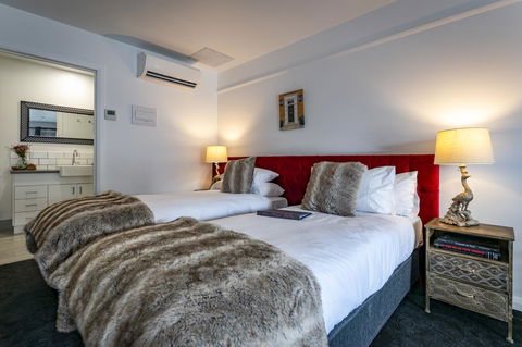 Daylesford Art Motel - Tourism Noosa 3