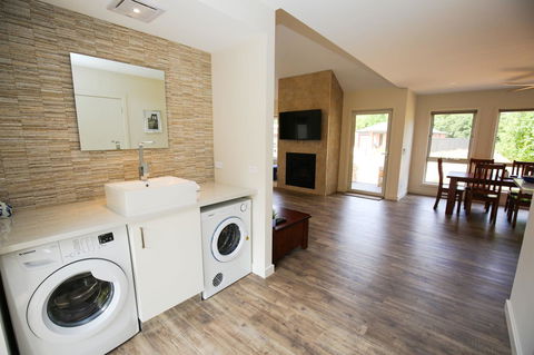 Amber Mist Villa Two - Tourism Noosa 12