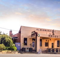 Albion Hotel and Motel Castlemaine - Tourism Noosa