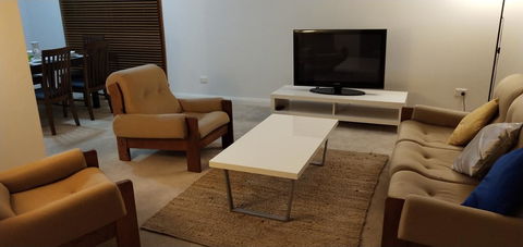 The Gallery Hours - Tourism Noosa 9