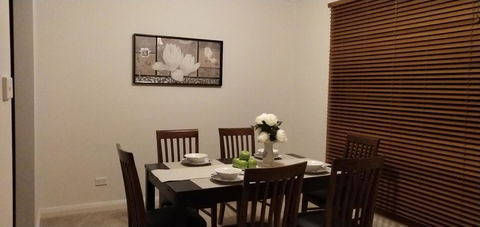 The Gallery Hours - Tourism Noosa 11