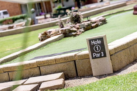 Lakeside Country Club - Tourism Noosa 5