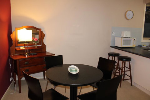 Australian Home Away @ Box Hill 2 Bedroom - Tourism Noosa 9