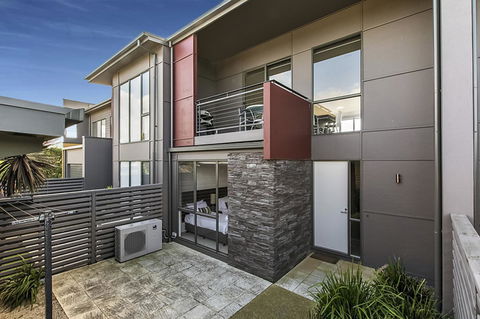 Twenty Five Coast - Tourism Noosa 1