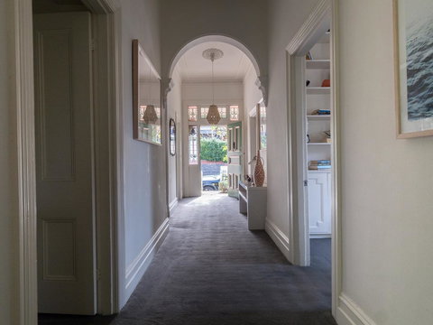 LittleStay Airlie - 2 Bedroom House - Tourism Noosa 4