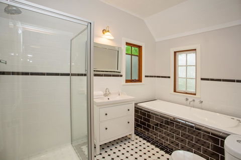 Oak Tree Lodge - Tourism Noosa 37