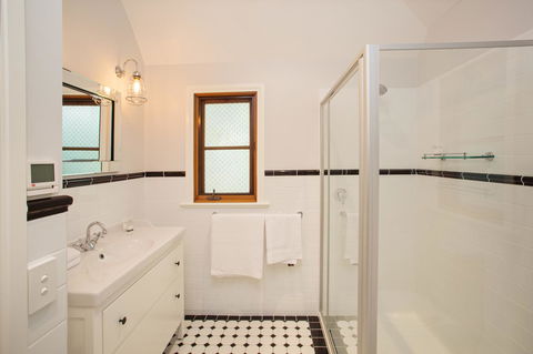 Oak Tree Lodge - Tourism Noosa 35