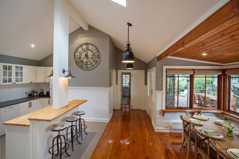 Oak Tree Lodge - Tourism Noosa 7