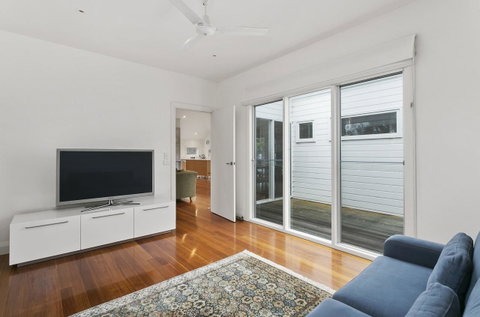 Perfect Blairgowrie Beach House - Tourism Noosa 10