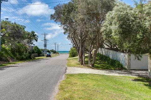 Perfect Blairgowrie Beach House - Tourism Noosa 15