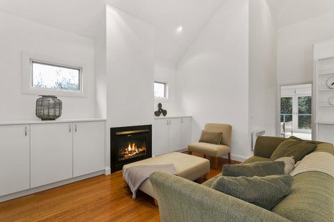 Perfect Blairgowrie Beach House - Tourism Noosa 5
