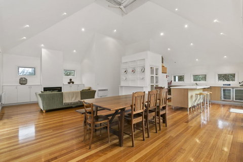 Perfect Blairgowrie Beach House - Tourism Noosa 7