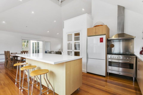 Perfect Blairgowrie Beach House - Tourism Noosa 3