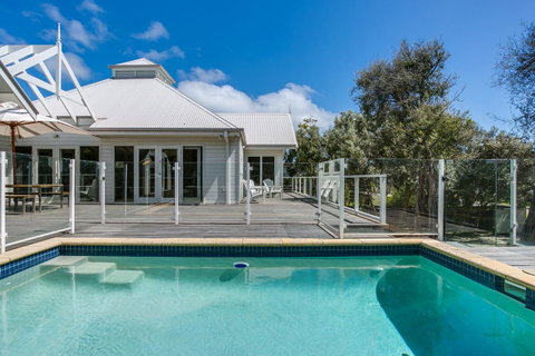 Perfect Blairgowrie Beach House - Tourism Noosa 0