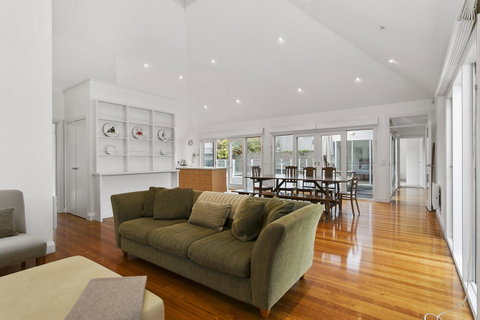 Perfect Blairgowrie Beach House - Tourism Noosa 4