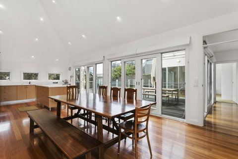 Perfect Blairgowrie Beach House - Tourism Noosa 9