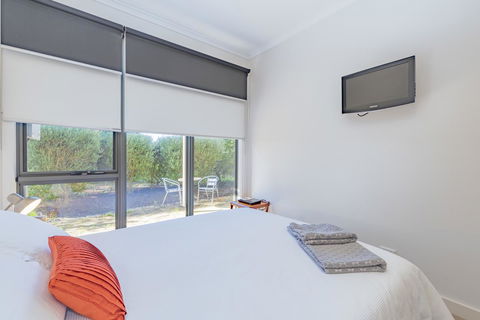 Stylish 3 Bedroom Townhouse - Free Parking - Tourism Noosa 20