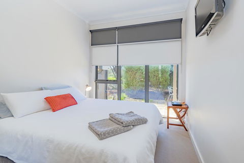 Stylish 3 Bedroom Townhouse - Free Parking - Tourism Noosa 7