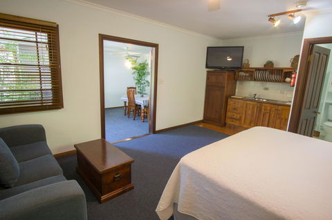 Debbie\'s Place - Tourism Noosa 42