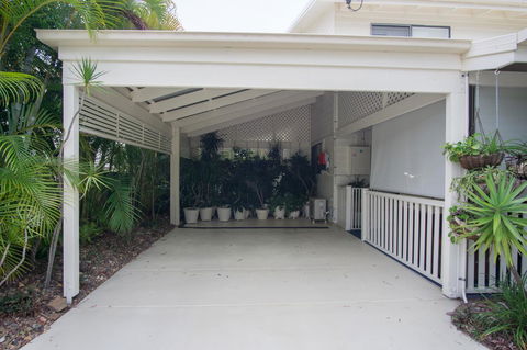 Debbie\'s Place - Tourism Noosa 24