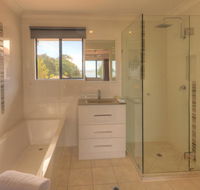 Dolphin Waters - Tourism Noosa