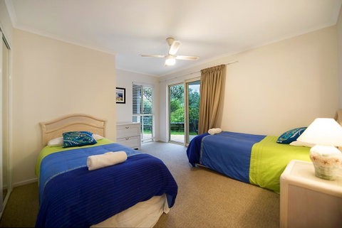 Whale Watch Ocean Beach Resort - Tourism Noosa 6