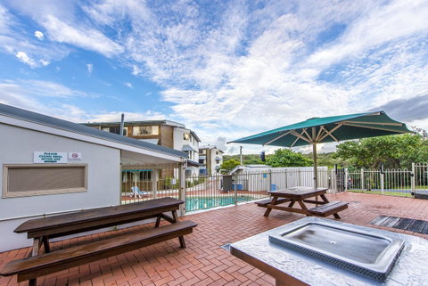 Whale Watch Ocean Beach Resort - Tourism Noosa 2