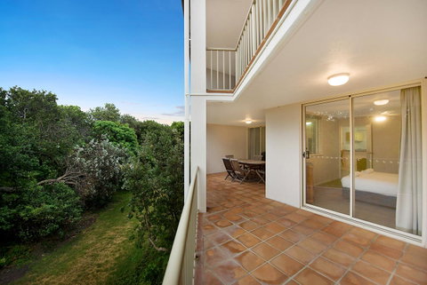 Whale Watch Ocean Beach Resort - Tourism Noosa 7