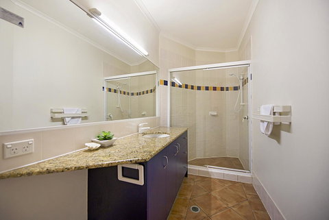 Whale Watch Ocean Beach Resort - Tourism Noosa 12