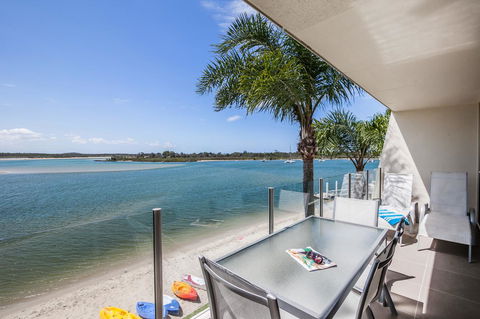 Noosa Harbour Resort - Tourism Noosa 3
