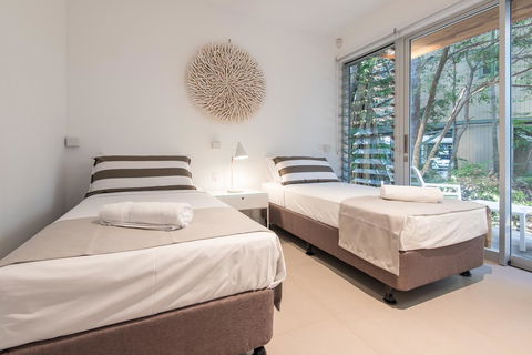The Hastings Beach Houses - Tourism Noosa 26