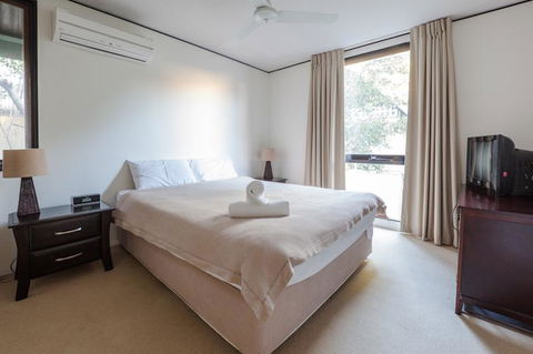 The Hastings Beach Houses - Tourism Noosa 14